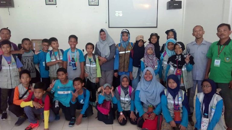 Belajar Langsung dari Alam Kunjungan Edukatif Sekolah Alam Cendekia Bogor ke Way Kambas