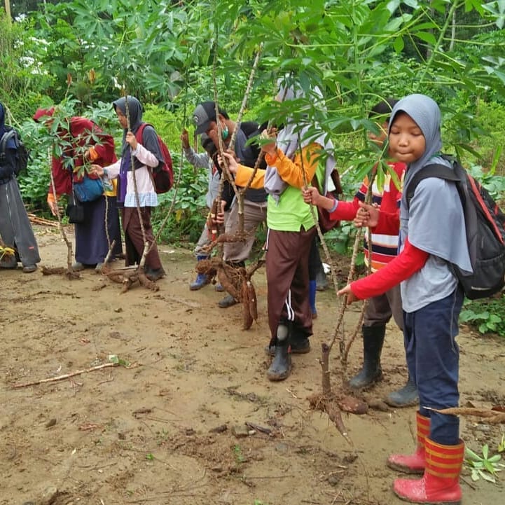 SaveClip.App_53100578_158390548426876_2311462974828898312_n (1)