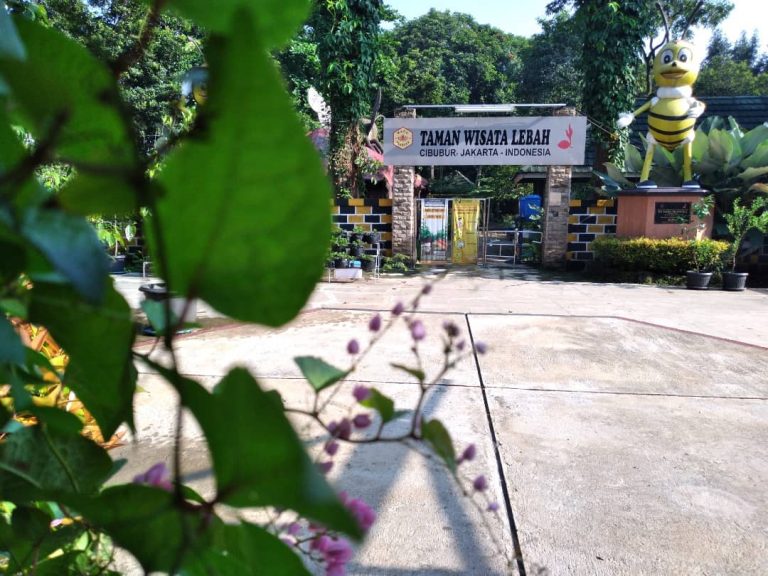 Meningkatkan Kesejahteraan melalui Edukasi Lebah Kunjungan KTH Binaan TNWK ke Taman Wisata Lebah Cibubur